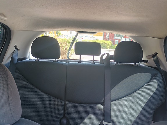 Toyota Yaris 8 of 14