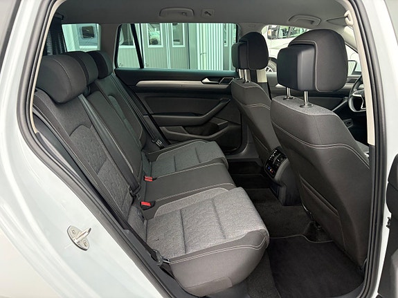 Volkswagen Passat 10 of 20