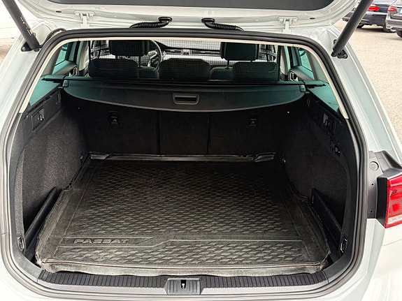 Volkswagen Passat 13 of 20