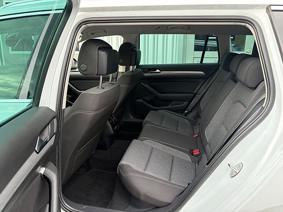 Volkswagen Passat 14 of 20