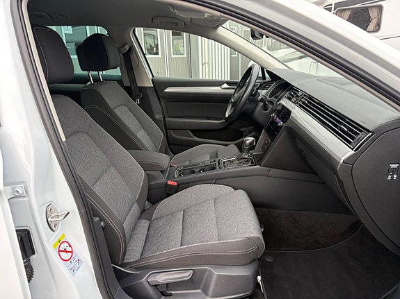 Volkswagen Passat 12 of 20