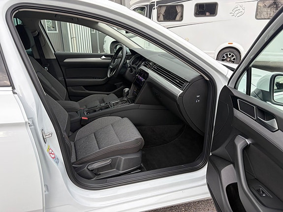 Volkswagen Passat 11 of 20
