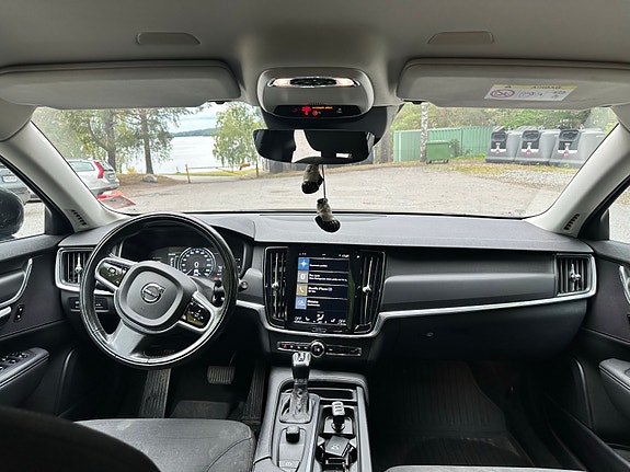 Volvo V90 2 of 9