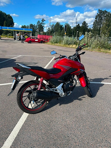 Honda CB125F 2 of 5