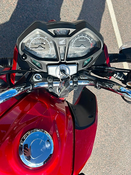 Honda CB125F 3 of 5