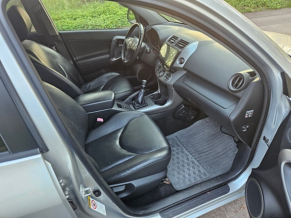Toyota RAV4 7 of 10