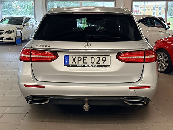 Mercedes-Benz E200 24 of 24