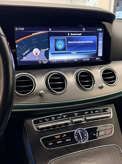 Mercedes-Benz E200 6 of 24