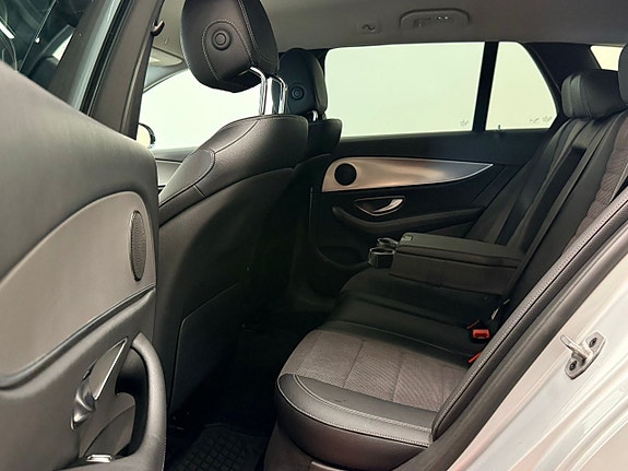 Mercedes-Benz E200 19 of 24