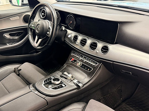 Mercedes-Benz E200 15 of 24