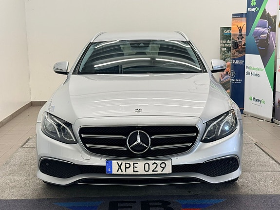 Mercedes-Benz E200 2 of 24
