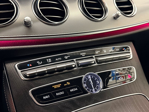 Mercedes-Benz E200 9 of 24