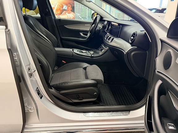Mercedes-Benz E200 18 of 24