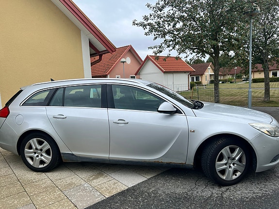 Opel Insignia 2 of 8