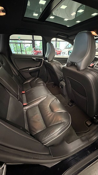 Volvo XC60 15 of 16