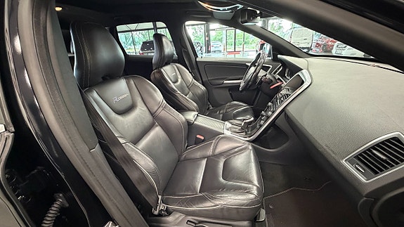 Volvo XC60 10 of 16