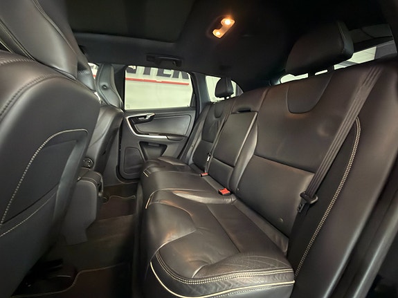 Volvo XC60 11 of 16