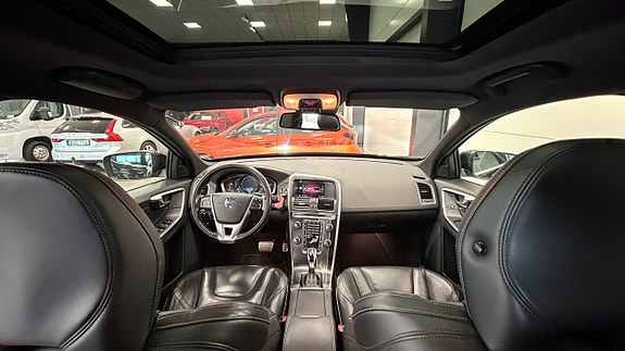 Volvo XC60 9 of 16