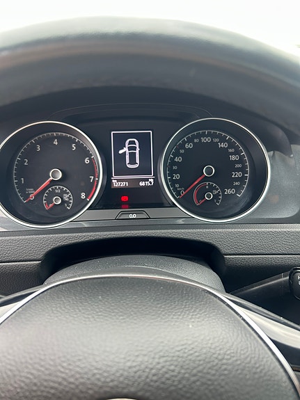 Volkswagen Golf VII 9 of 14