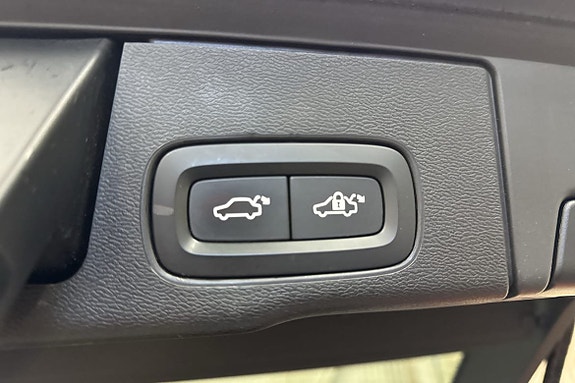 Volvo XC60 18 of 30