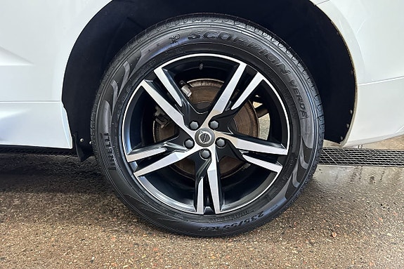Volvo XC60 15 of 30