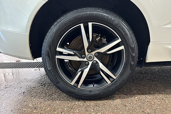 Volvo XC60 16 of 30