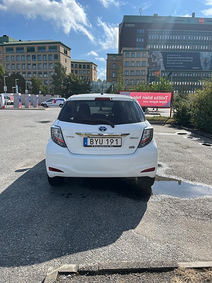 Toyota Yaris 3 of 6