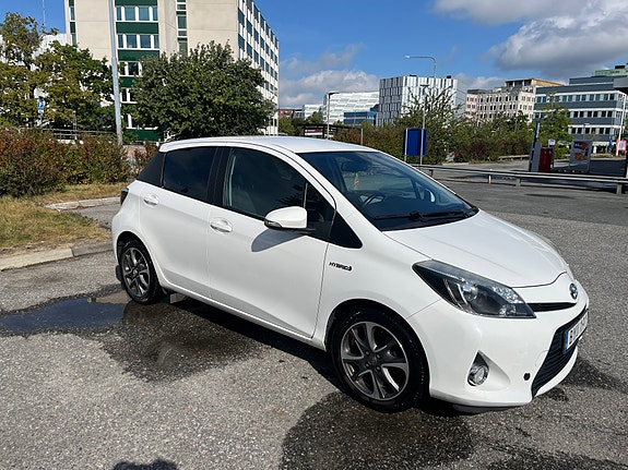 Toyota Yaris 4 of 6