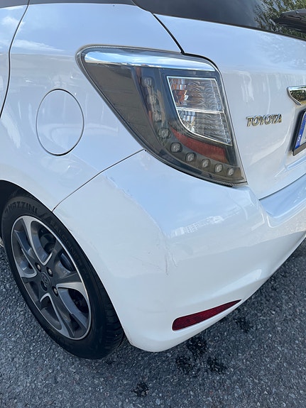 Toyota Yaris 5 of 6