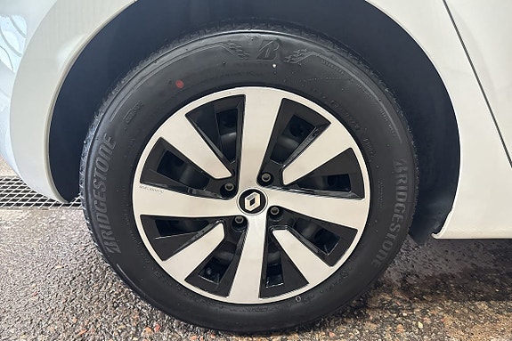 Renault Clio 11 of 18