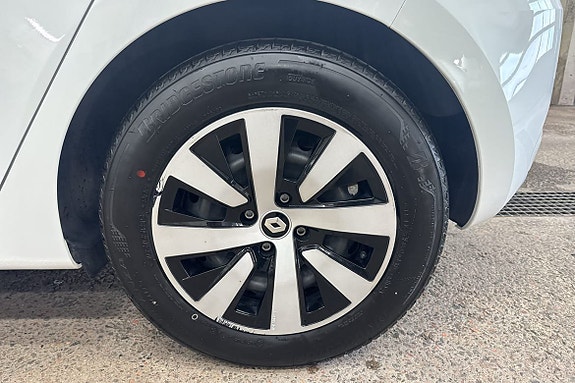 Renault Clio 10 of 18