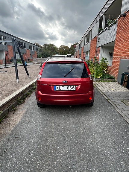 Ford Fiesta 8 of 16