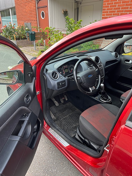 Ford Fiesta 2 of 16