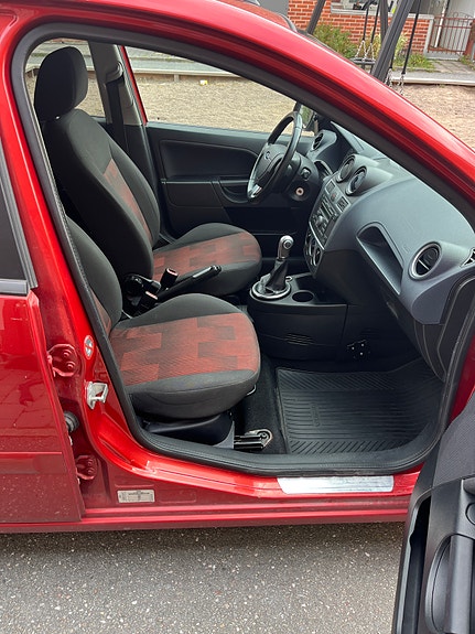 Ford Fiesta 4 of 16