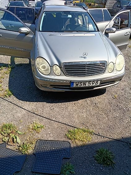 Mercedes-Benz E320 5 of 5