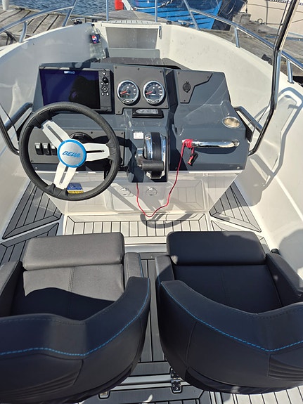 Bella 550R - Mercury F115 3 of 17