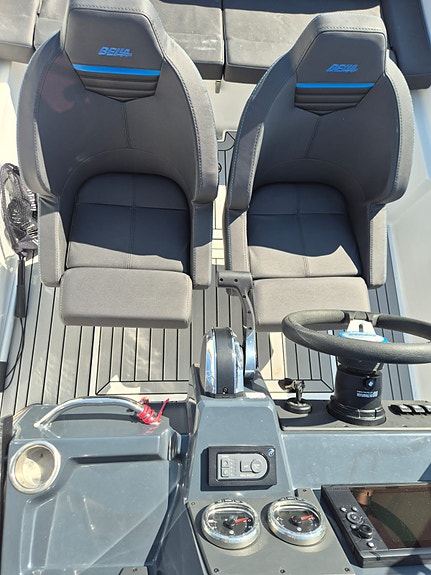 Bella 550R - Mercury F115 15 of 17