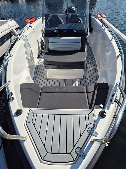 Bella 550R - Mercury F115 14 of 17