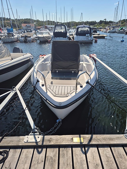 Bella 550R - Mercury F115 6 of 17