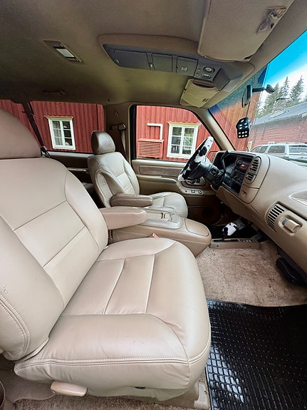 Chevrolet Tahoe 9 of 10