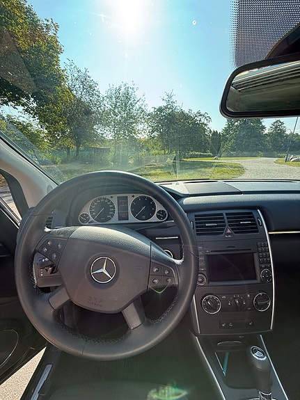 Mercedes-Benz B170 8 of 12