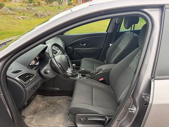 Renault Megane 9 of 15