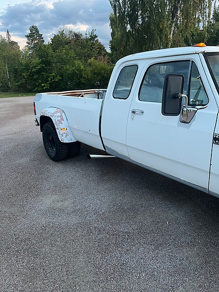 Dodge RAM 350 3 of 7