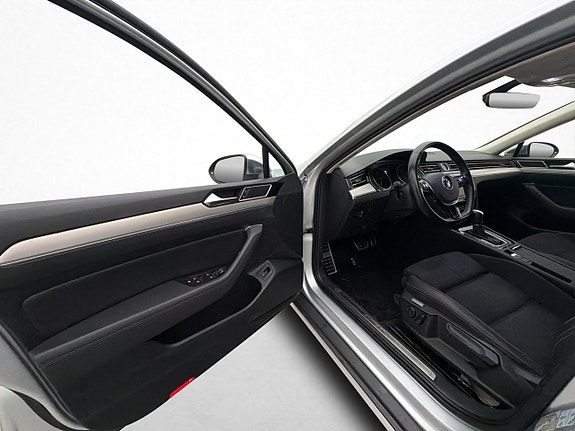 Volkswagen Passat Alltrack 21 of 29