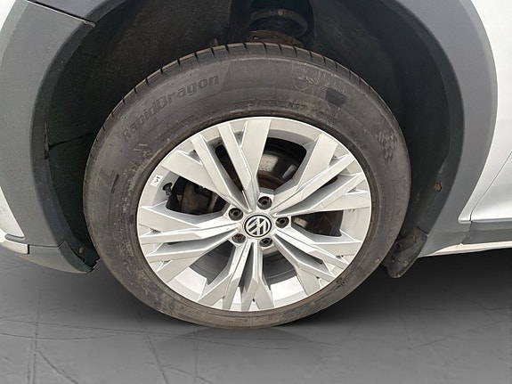 Volkswagen Passat Alltrack 10 of 29
