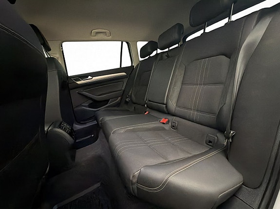 Volkswagen Passat Alltrack 18 of 29