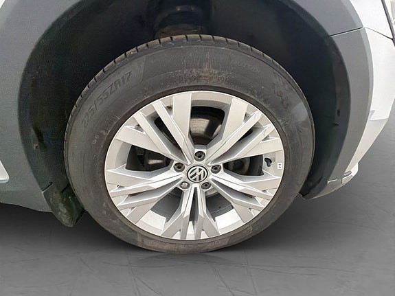 Volkswagen Passat Alltrack 13 of 29