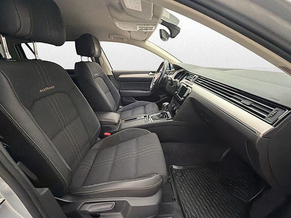 Volkswagen Passat Alltrack 14 of 29
