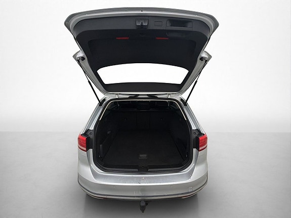 Volkswagen Passat Alltrack 17 of 29
