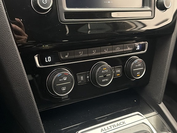 Volkswagen Passat Alltrack 25 of 29